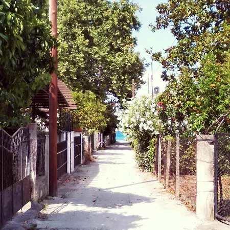 Niki Seaside Apartament